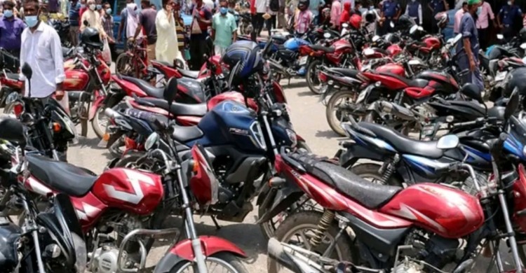 জ্বালানি সংকটে গাইবান্ধায় ৫ শতাধিক বাইক চালকের সড়ক অবরোধ