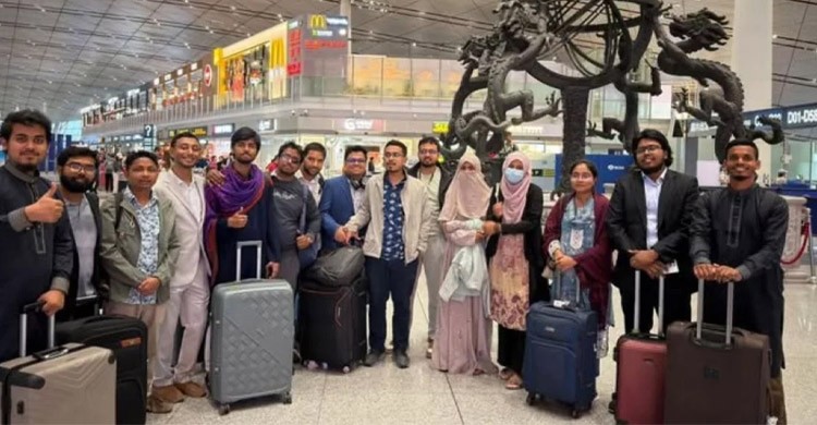 চীন সফরে ডাকসুর ১৫ নেতা, নেতৃত্বে সাদিক কায়েম