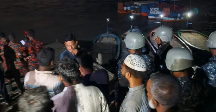 মোংলায় দুই ট্রলারের সংঘর্ষে ৬ শ্রমিক নিখোঁজ, উদ্ধার অভিযান চলছে