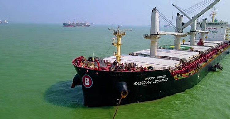 মিসাইল হামলার শঙ্কায় হরমুজ প্রণালী পেরোতে পারেনি ‘বাংলার জয়যাত্রা’
