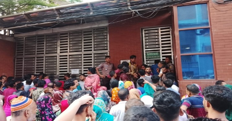 বনানীতে ভবন থেকে ফেলা ‌‘আমাকে বাঁচান’ চিরকুট ঘিরে উত্তেজনা, গৃহকর্মী উদ্ধার