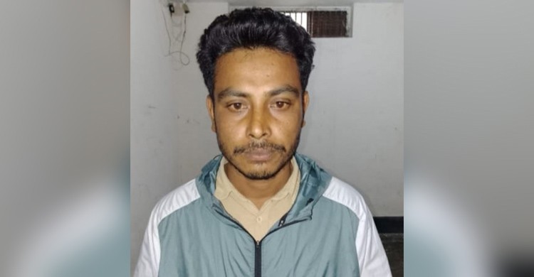 বাসে চাঁদা তোলার সময় হাতেনাতে যুবদল নেতা আটক