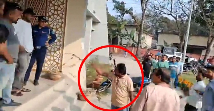ওসির সামনেই ৫ লাখ টাকা চাঁদা দাবি করলেন যুবদল নেতা!